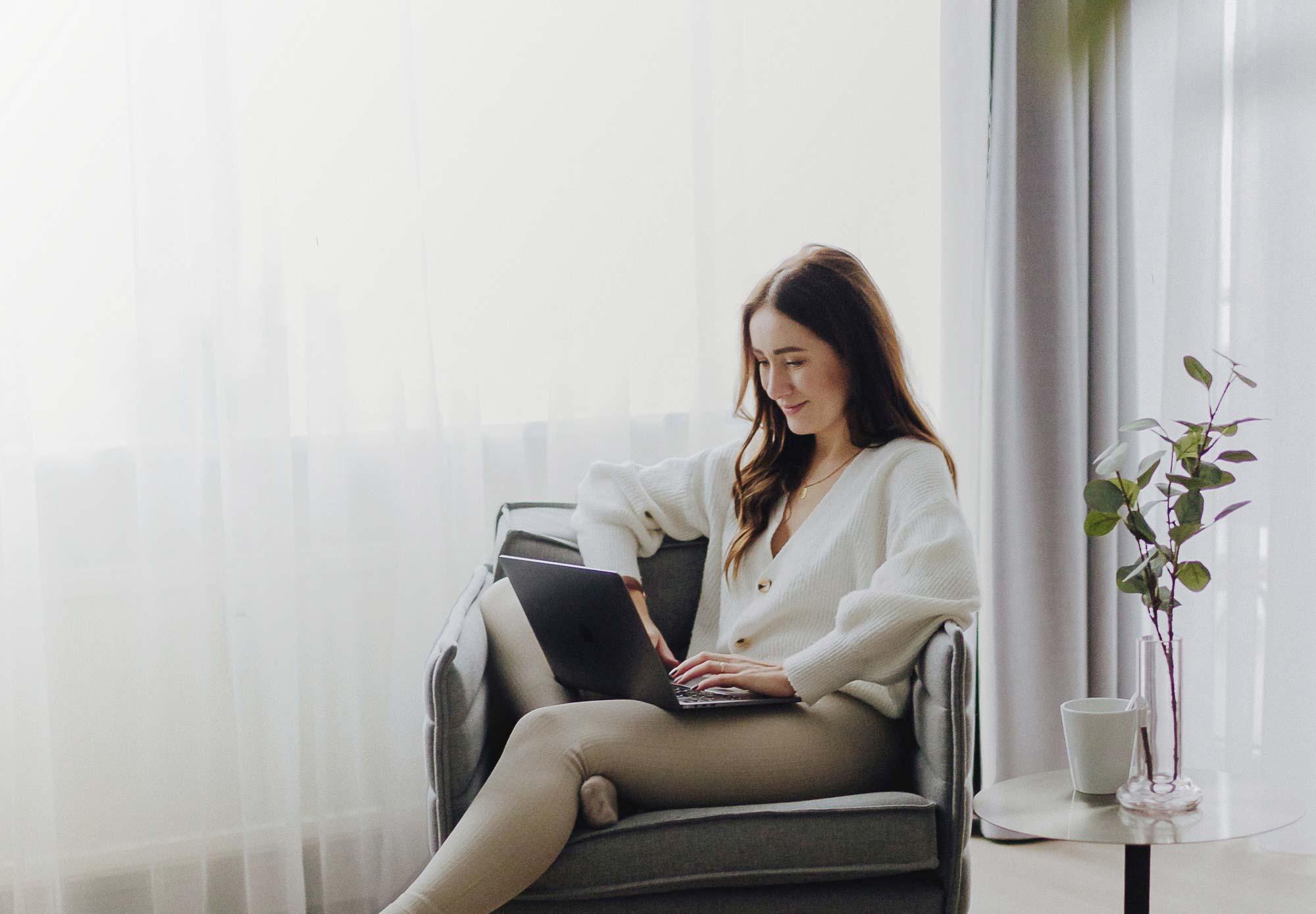 Woman sitting in Limehome